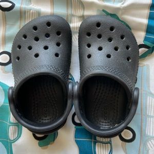 Baby crocs size 4C